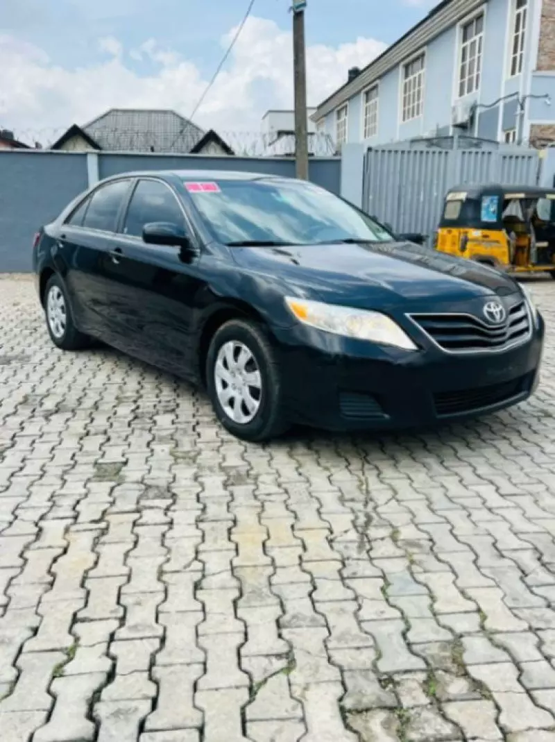 Toyota Camry   - 2010