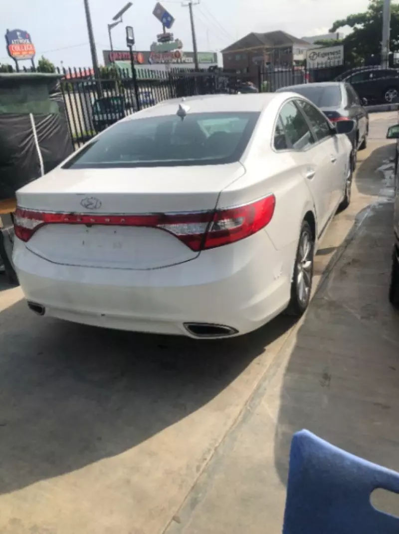 Hyundai Azera   - 2012