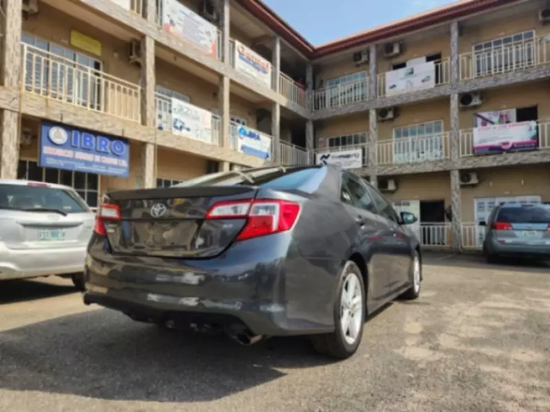 Toyota Camry   - 2012