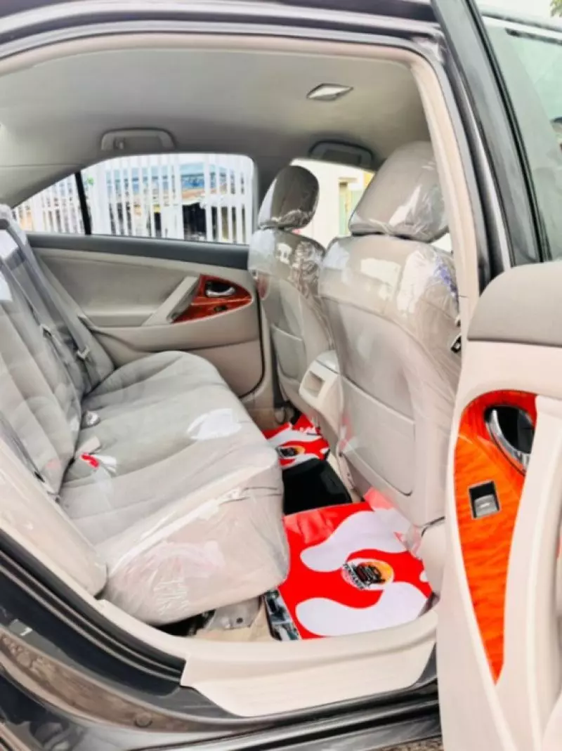 Toyota Camry   - 2010