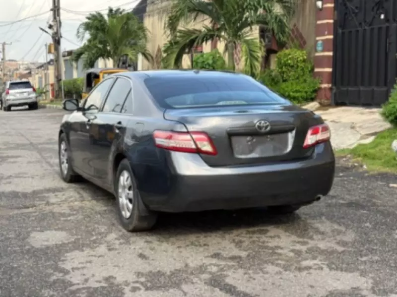 TOYOTA Camry   - 2010