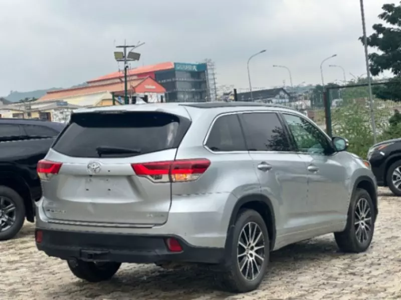 TOYOTA Highlander   - 2018