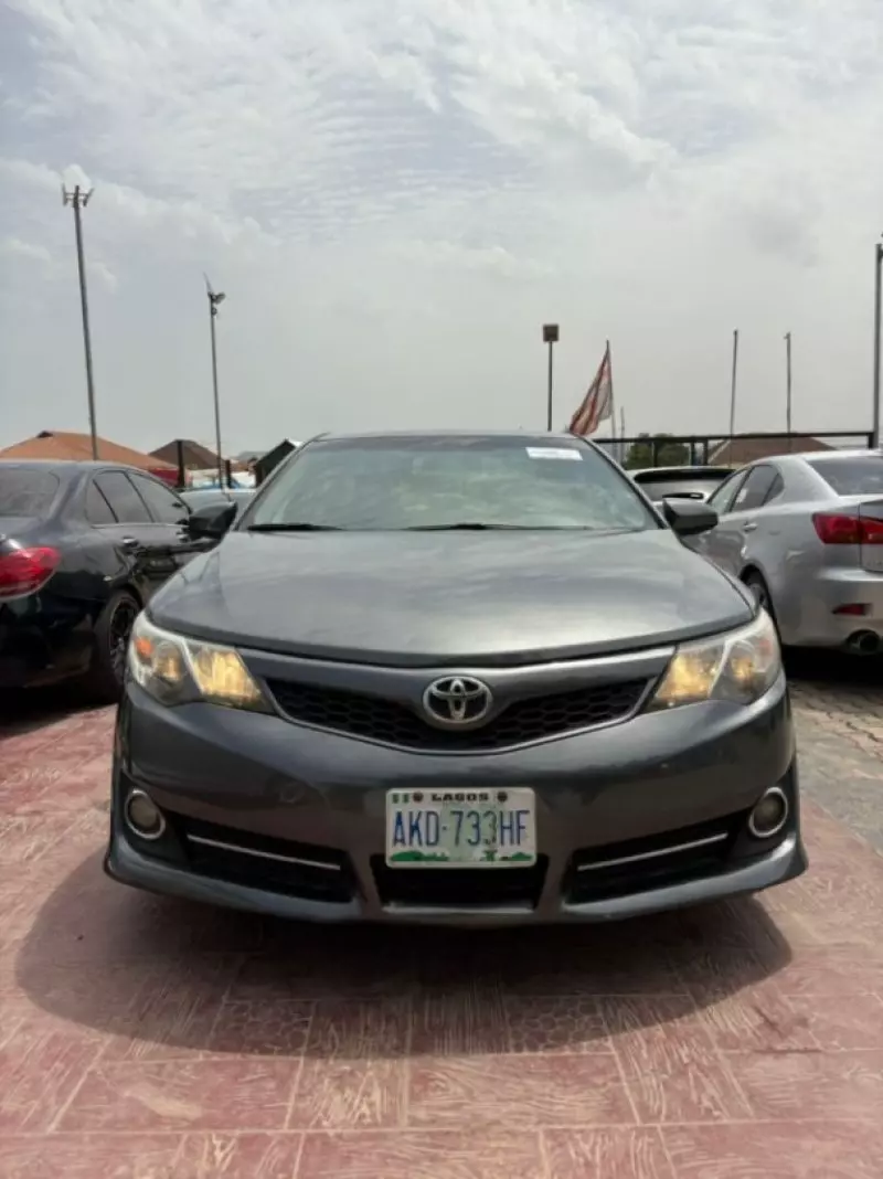 TOYOTA Camry - 2012