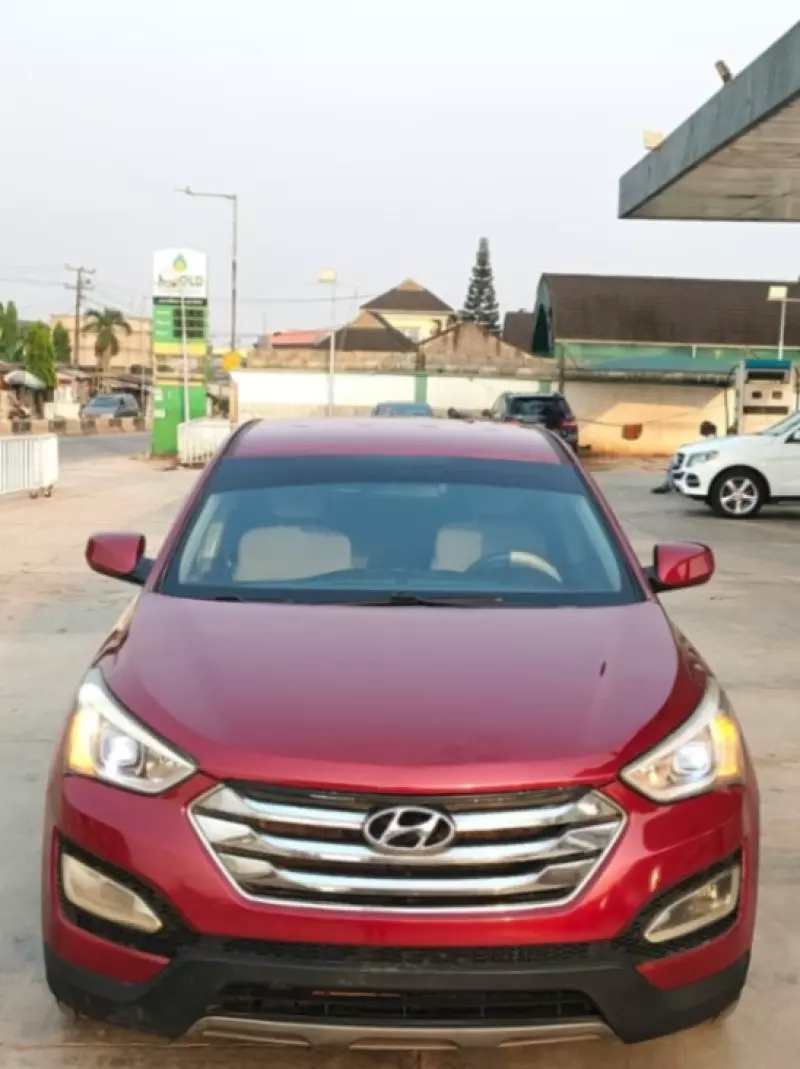 Hyundai Santa Fe   - 2016