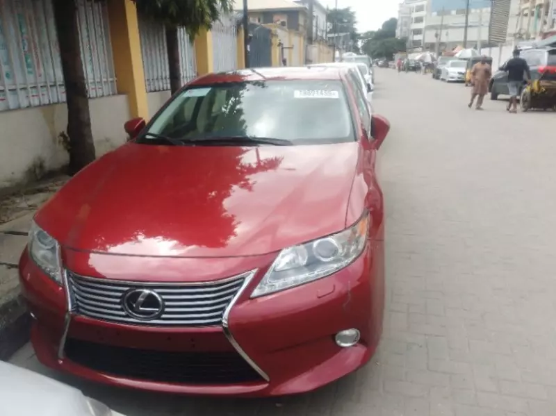 Lexus ES   - 2015