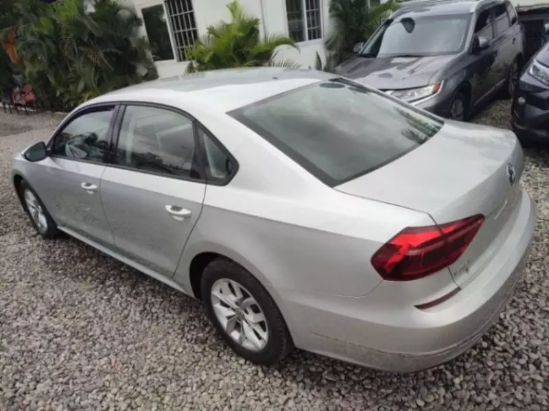 Volkswagen Passat   - 2018