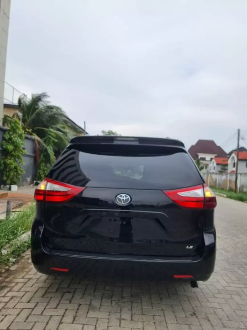 Toyota Sienna   - 2015