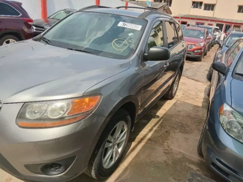 Hyundai Santa Fe   - 2011