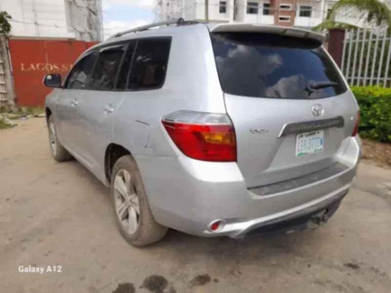 TOYOTA Highlander   - 2010