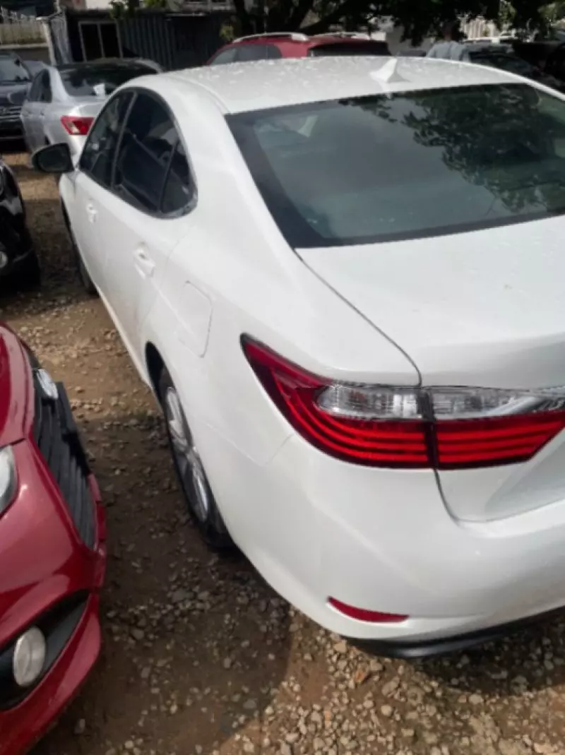 Lexus ES   - 2013
