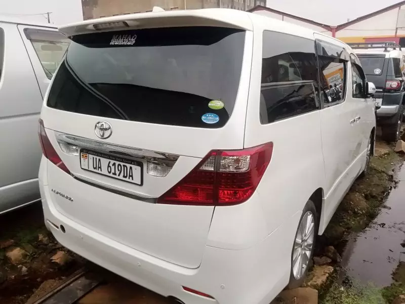 Toyota Alphard   - 2011