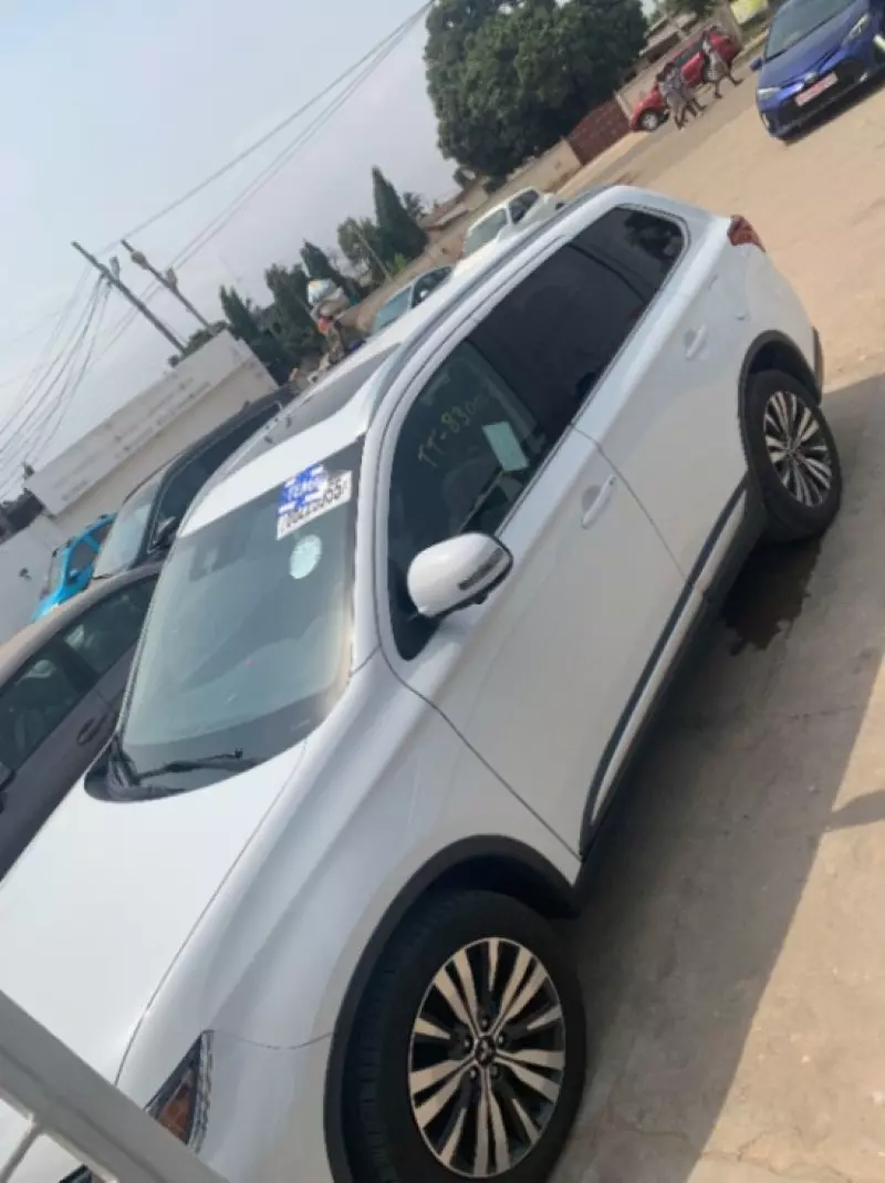 Mitsubishi Outlander   - 2019