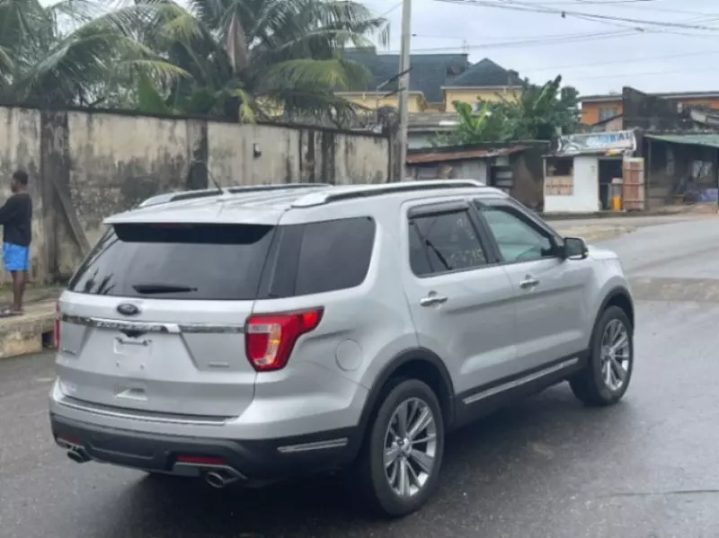 Ford Explorer   - 2018