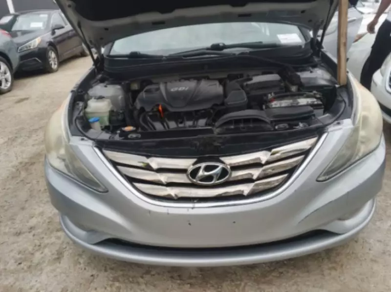 Hyundai Sonata - 2012