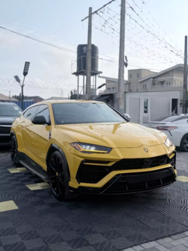 Lamborghini URUS   - 2022