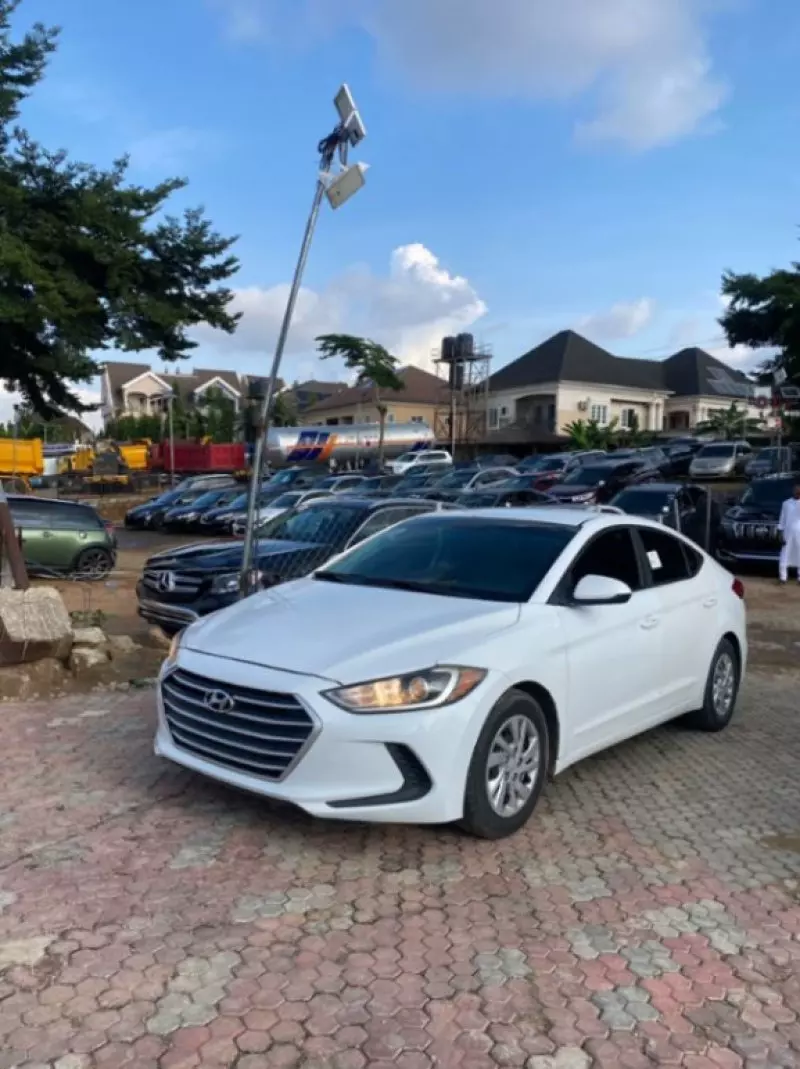 Hyundai Elantra   - 2017
