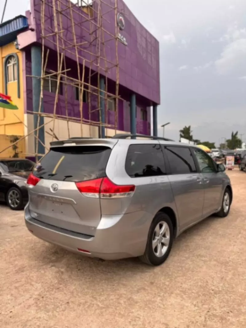 Toyota Sienna   - 2012