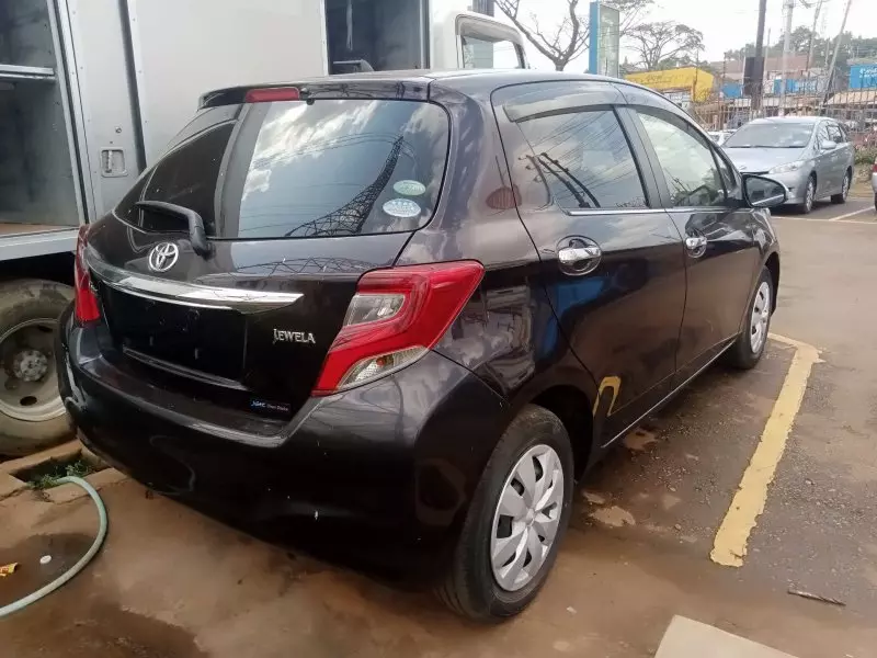Toyota Vitz   - 2016
