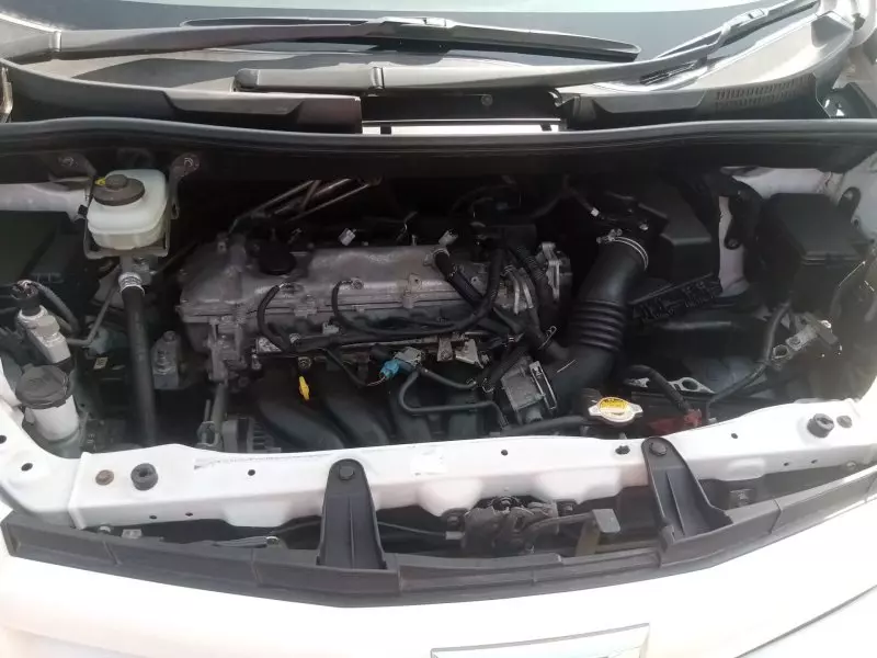 Toyota Noah - 2012