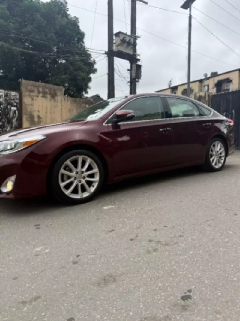 TOYOTA Avalon - 2015