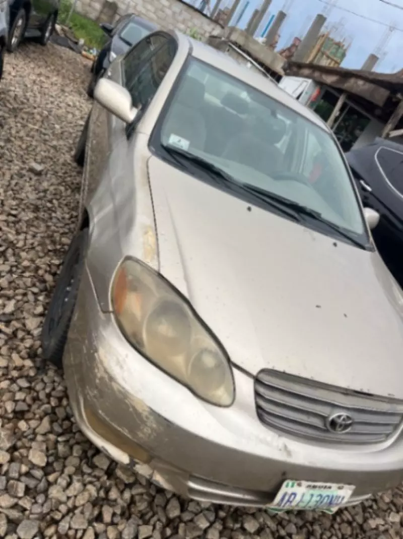TOYOTA Corolla - 2004