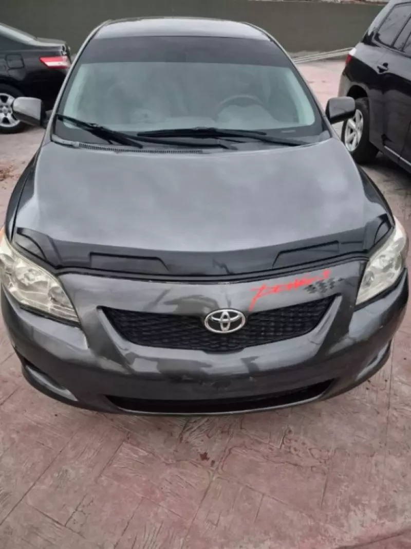 Toyota Corolla   - 2010