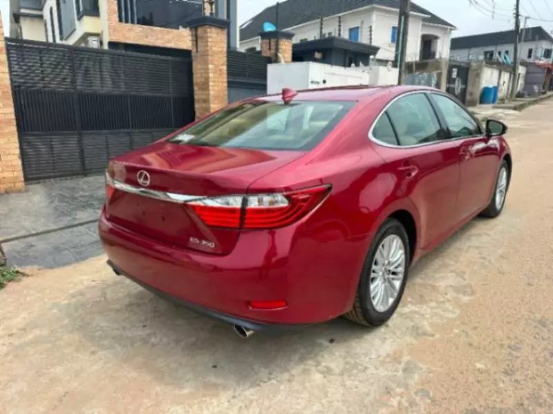 Lexus ES   - 2015
