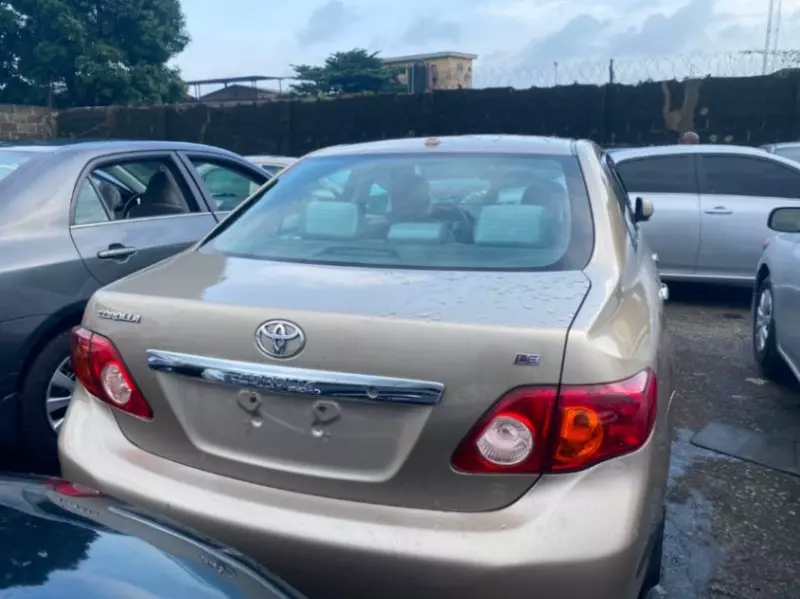TOYOTA Corolla   - 2010