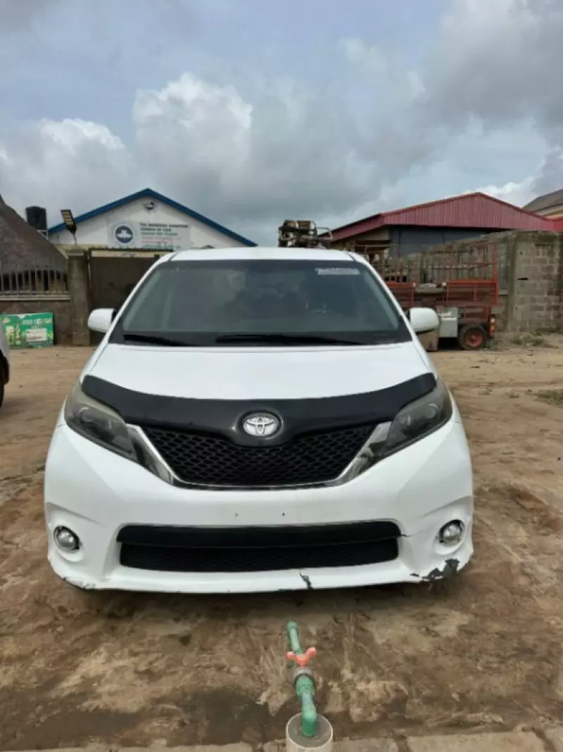 TOYOTA Sienna   - 2017