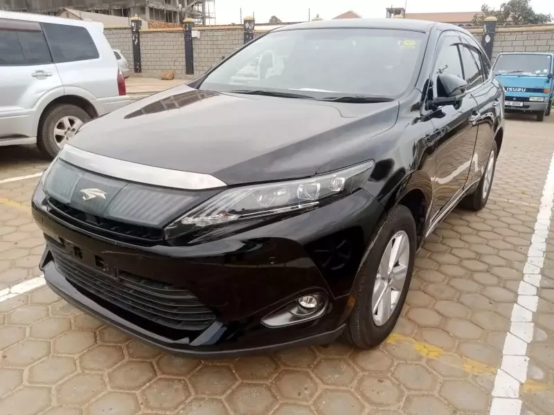 Toyota Harrier   - 2017