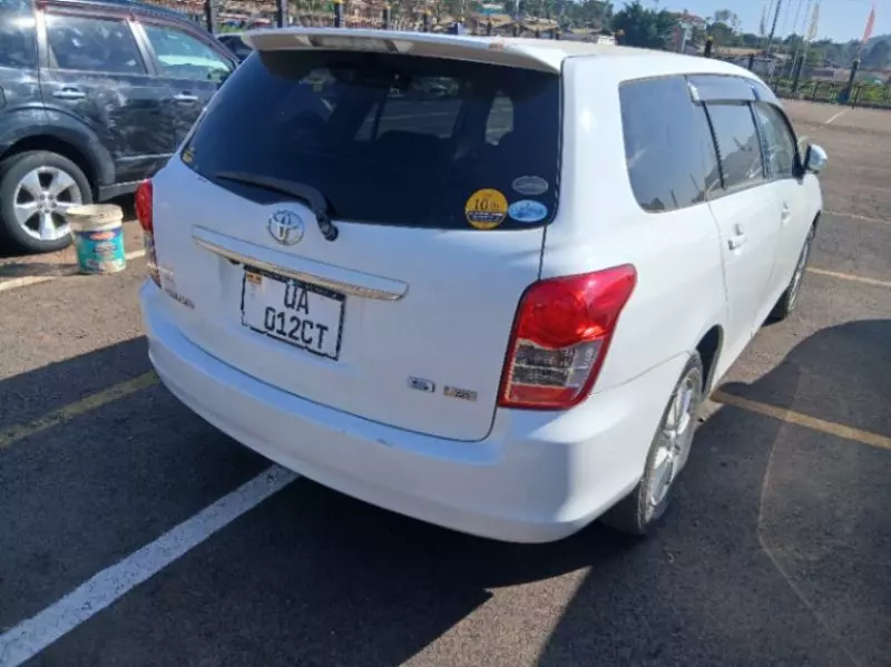 Toyota Fielder    - 2011