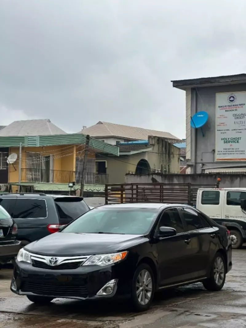 TOYOTA Camry   - 2012