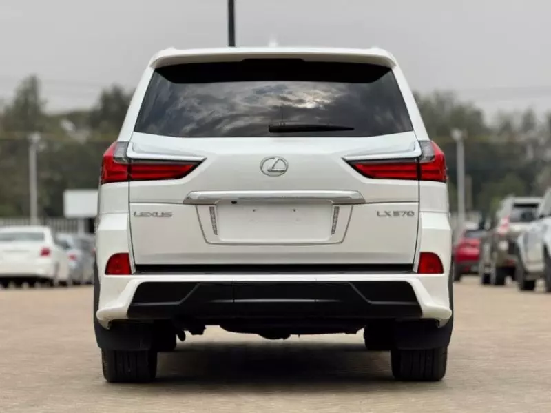 Lexus LX 570   - 2018