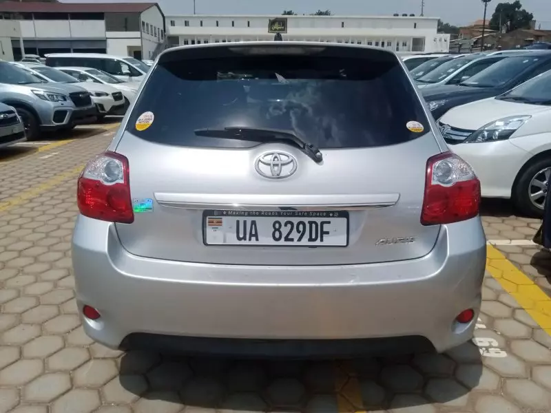 Toyota Auris   - 2011