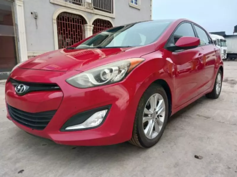 Hyundai Elantra   - 2013
