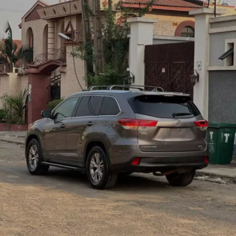 Toyota Highlander   - 2015