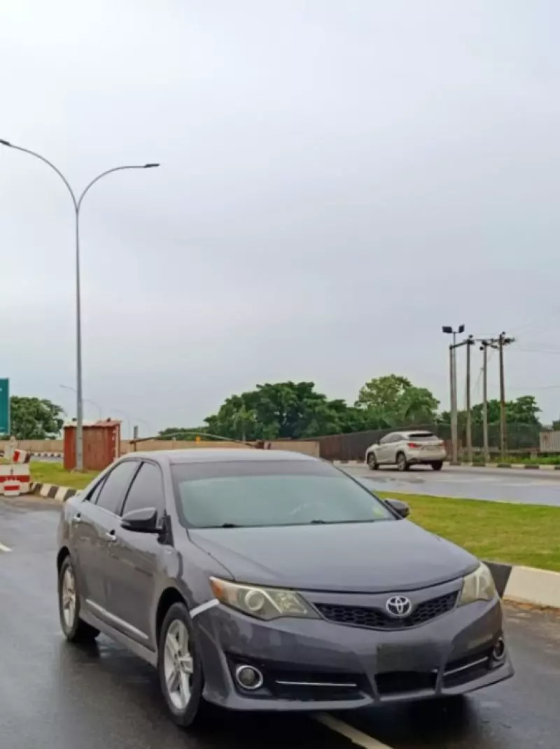TOYOTA Camry - 2013