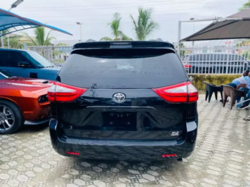TOYOTA Sienna   - 2017