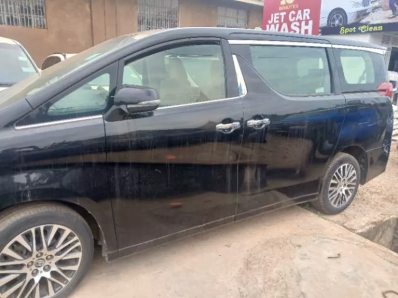 Toyota Alphard   - 2012
