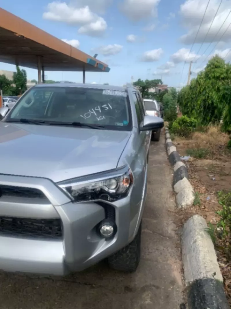 Toyota 4Runner   - 2015