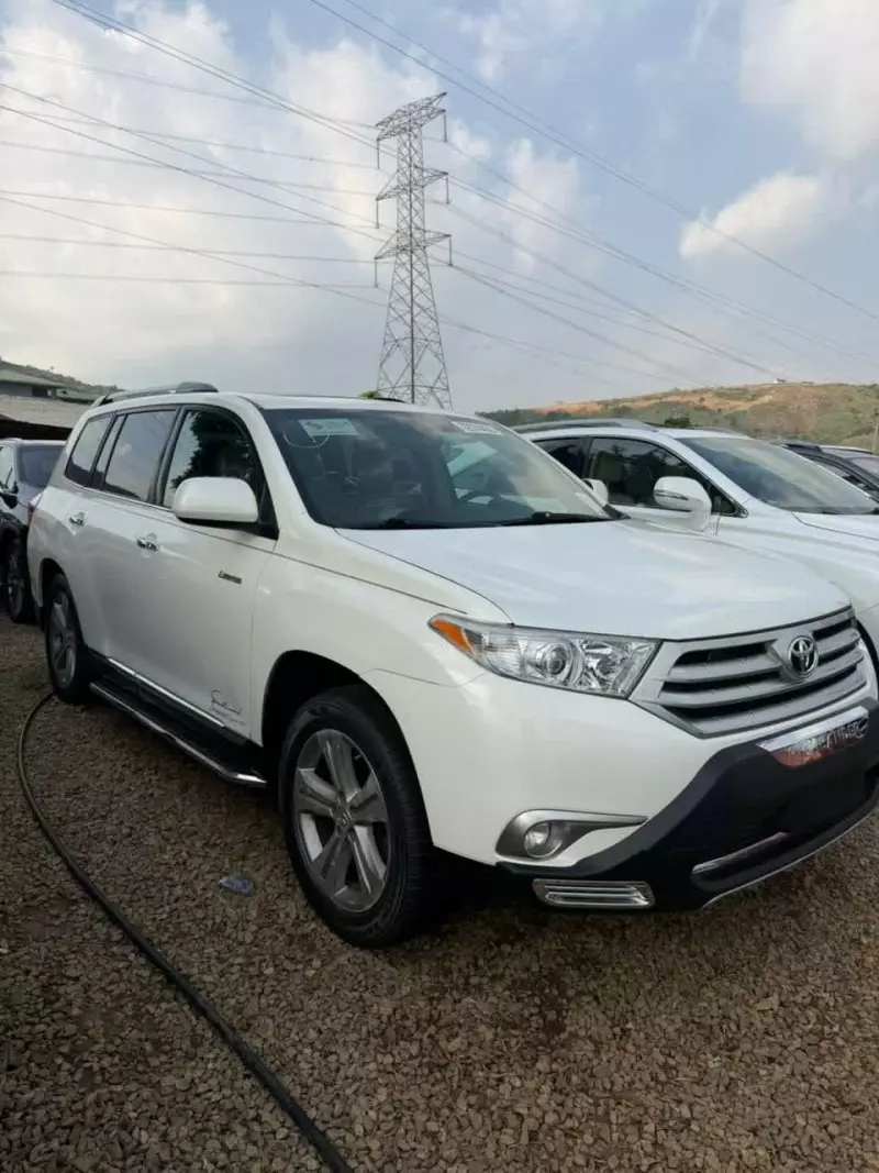 Toyota Highlander   - 2012