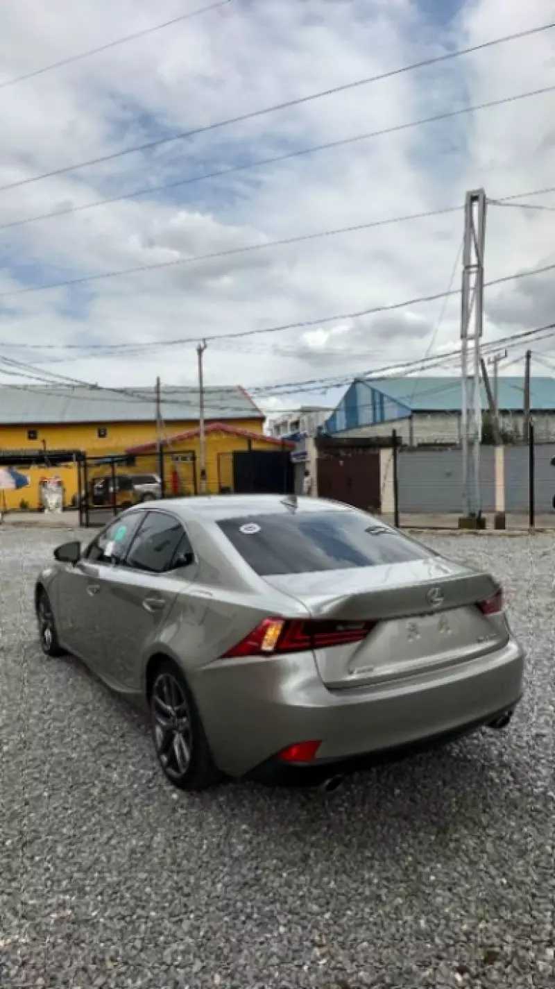 Lexus IS   - 2015