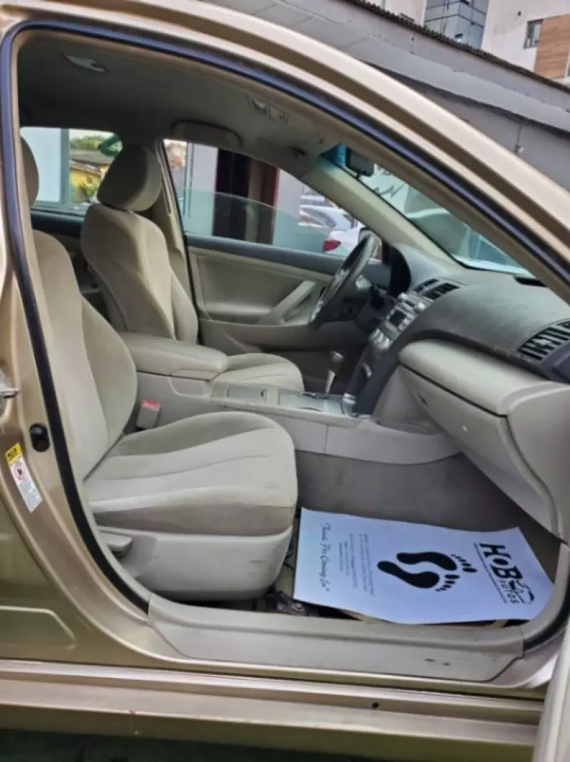 Toyota Camry   - 2010