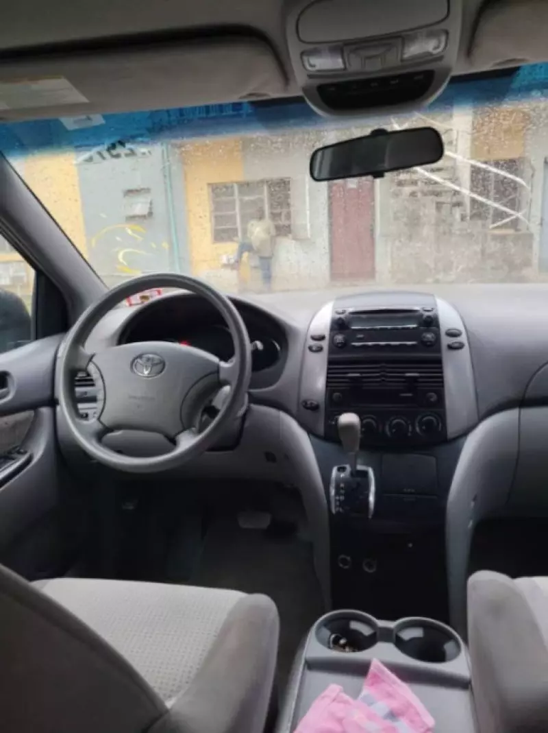 TOYOTA Sienna   - 2009