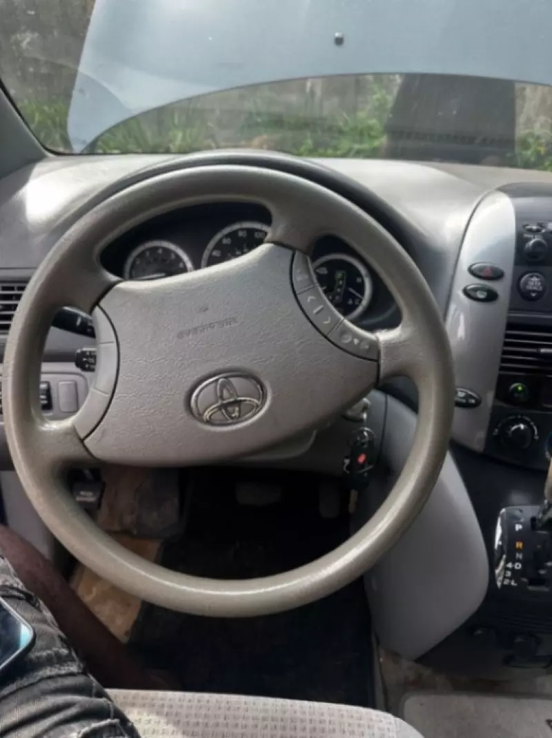 TOYOTA Sienna   - 2009
