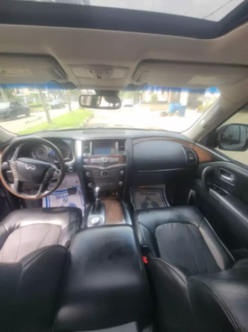 Infiniti QX56   - 2011