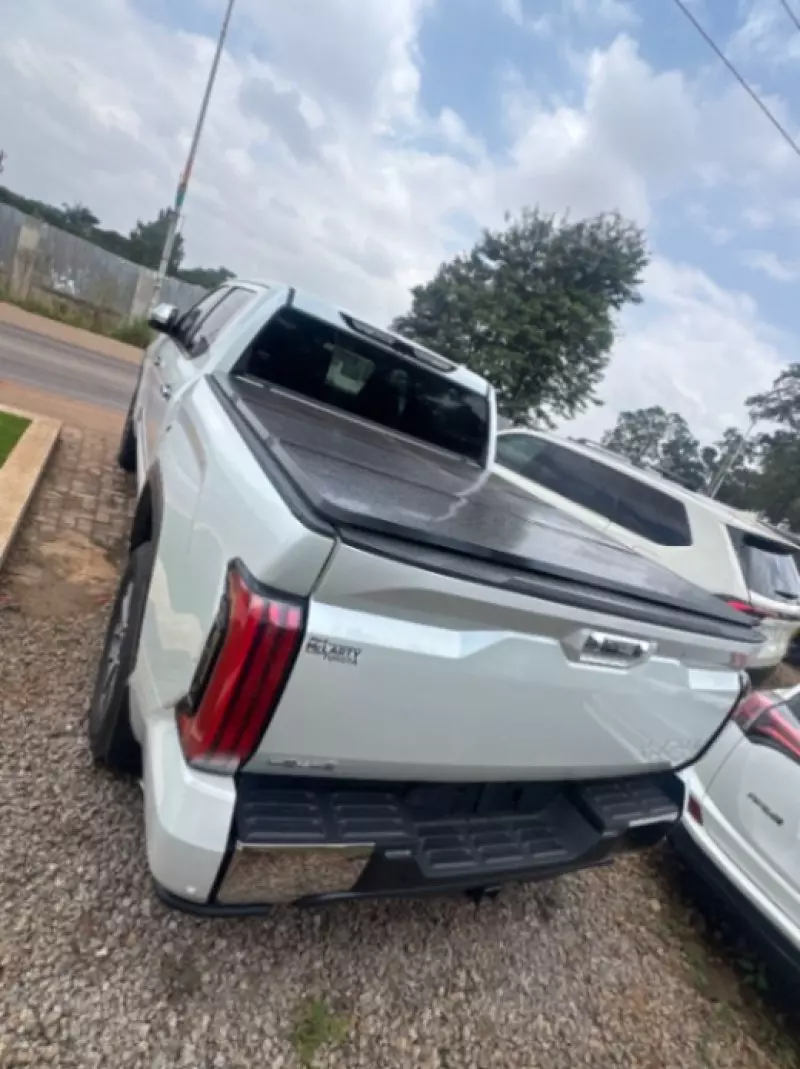 TOYOTA Tundra   - 2025