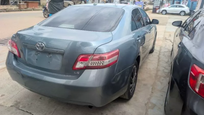 TOYOTA Camry   - 2010