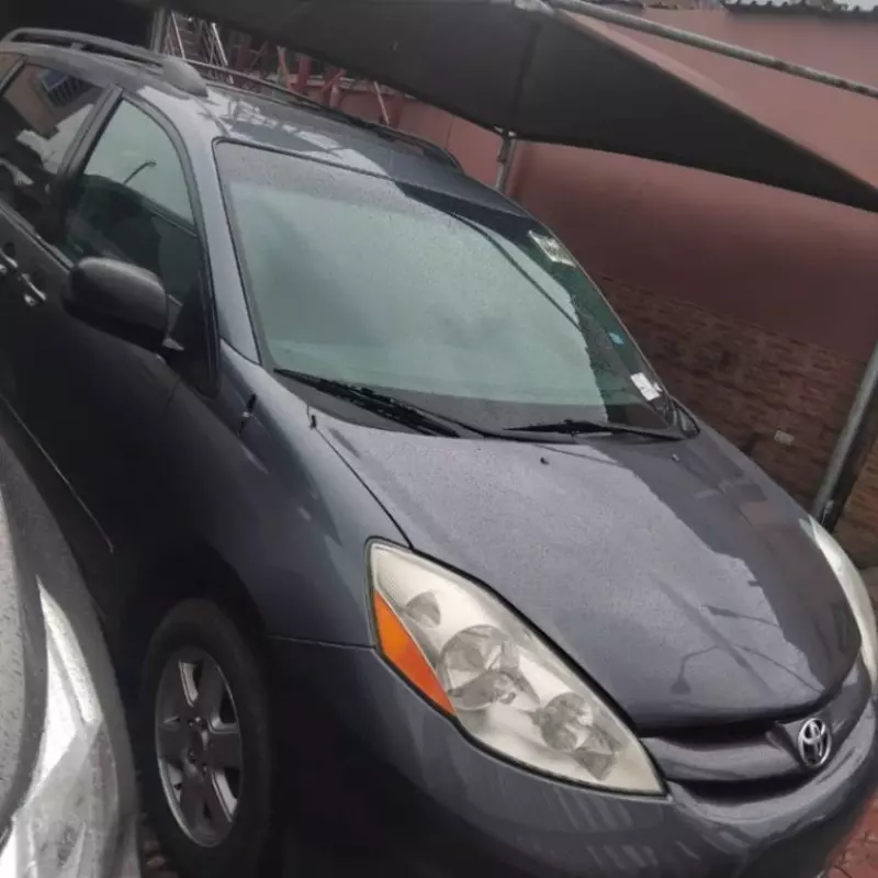 TOYOTA Sienna   - 2006