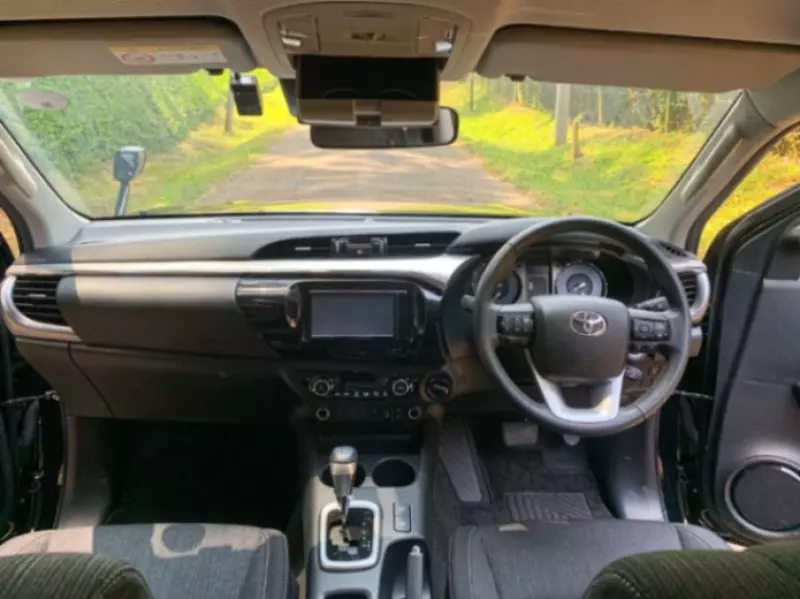 Toyota Hilux   - 2020